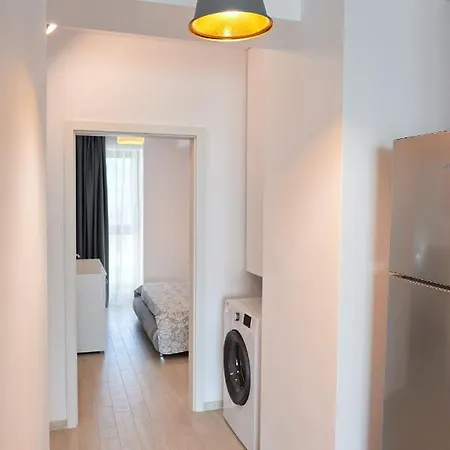 Riva Lake 2 Bedroom Lake View Apartment *