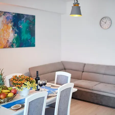 Apartment Riva Lake 2 Bedroom Lake View Mamaia
