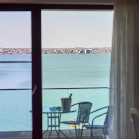 Riva Lake 2 Bedroom Lake View Apartment *